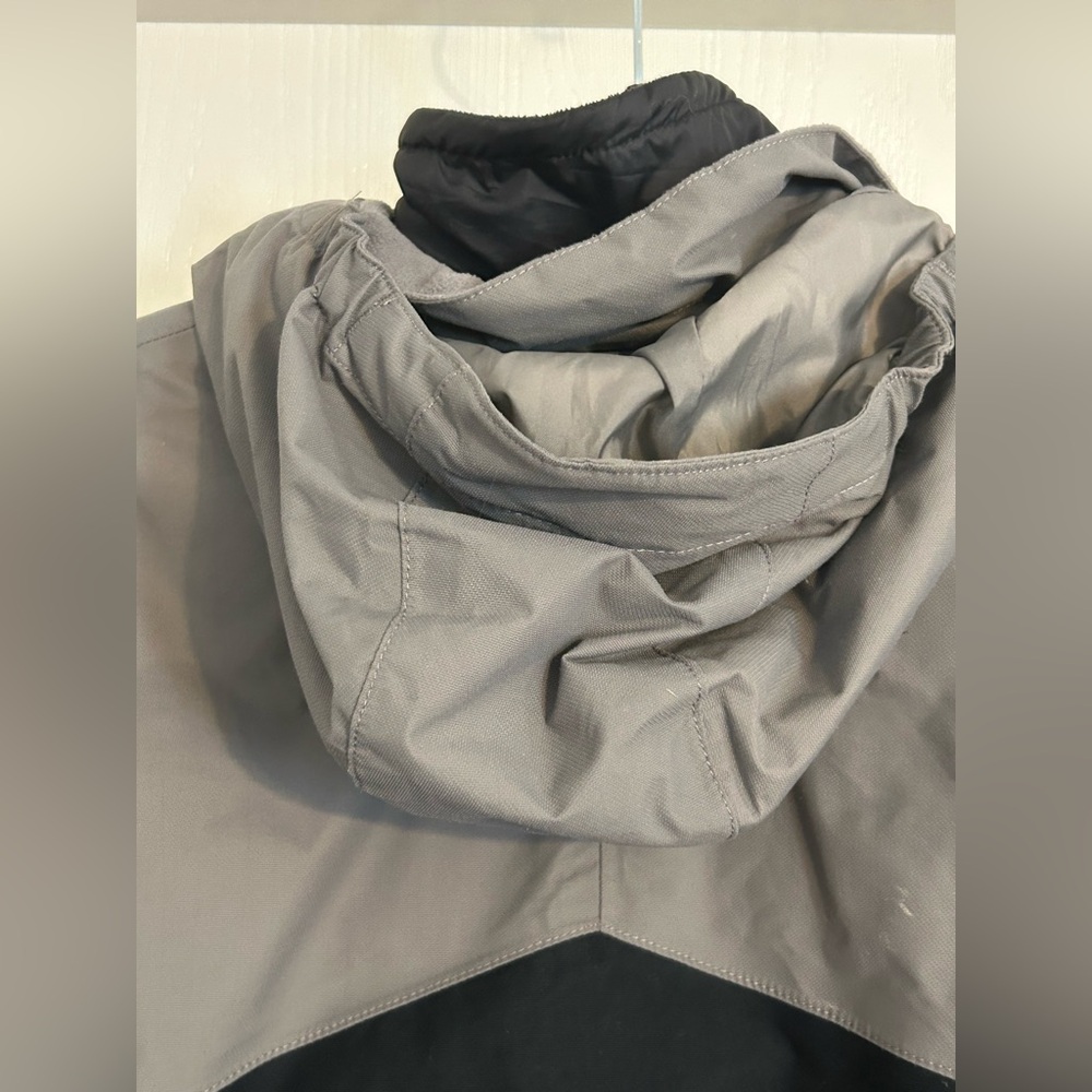 Columbia | Kids Two-Tone Black and Gray Two layer jacket | Size Medium - Picture 8 of 12